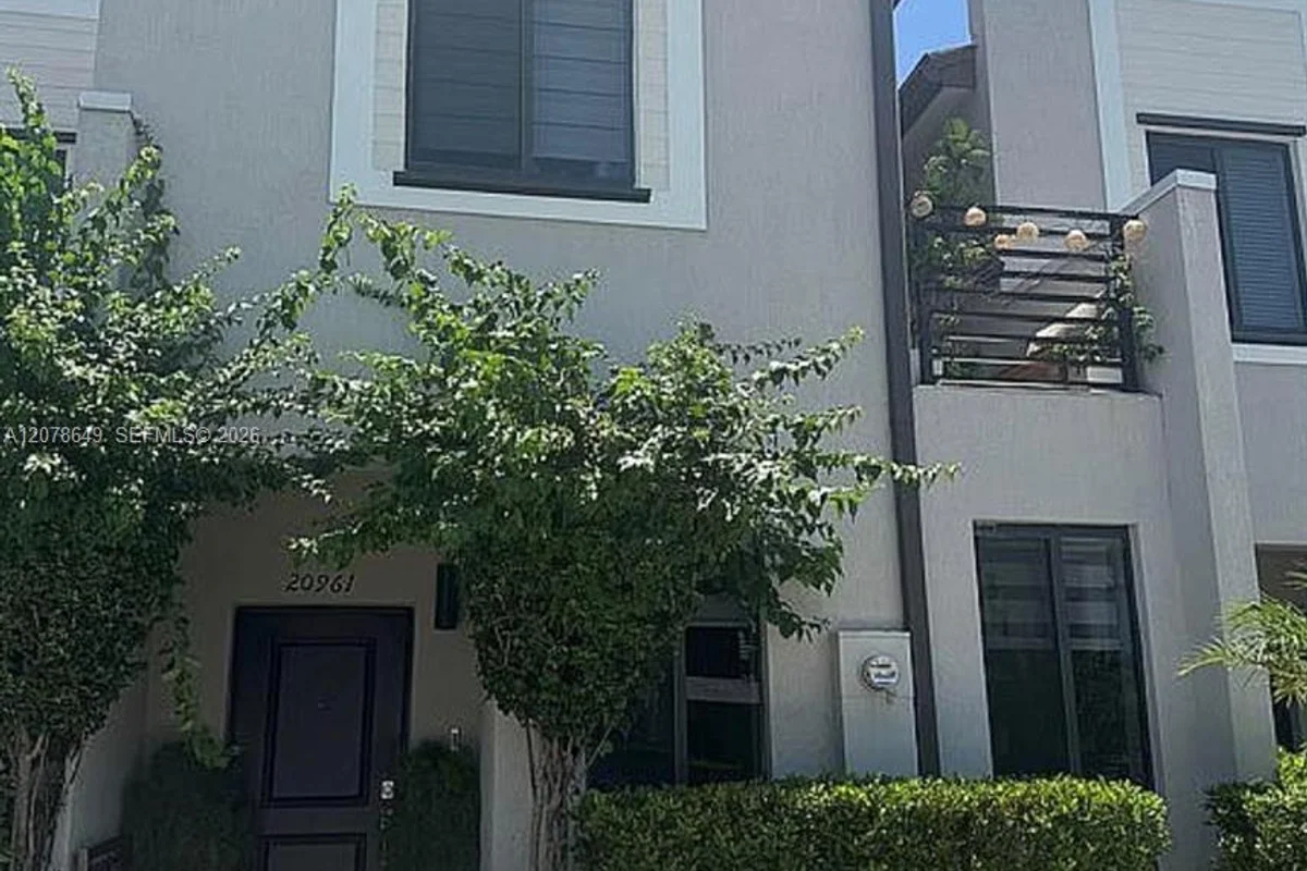 20961 NE 8th Ave, Miami: photo 1 of 1