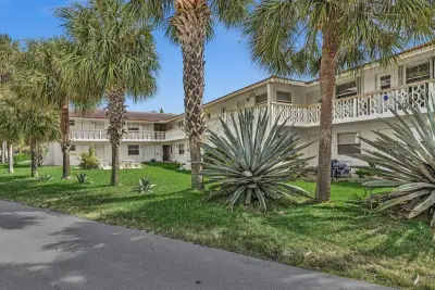 90 NE 19th Ave #8, Deerfield Beach: photo 1 of 35