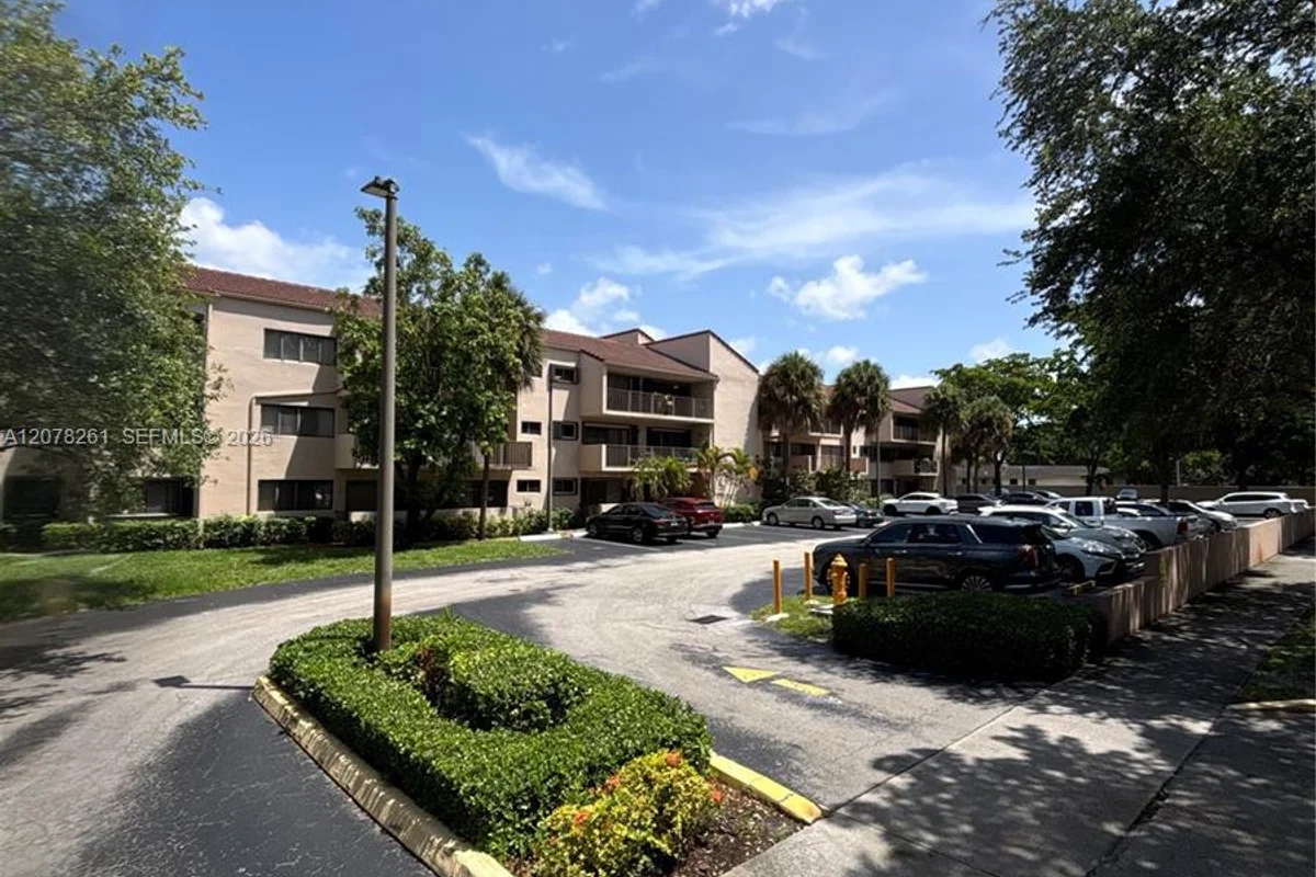 6305 Gage Pl #309A, Miami Lakes: photo 1 of 29