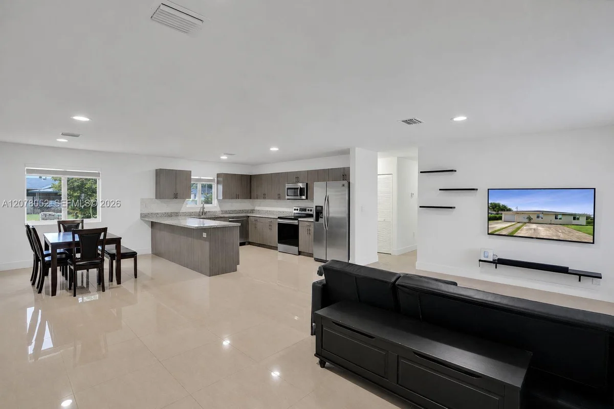 10770 SW 149th St, Miami: photo 1 of 16