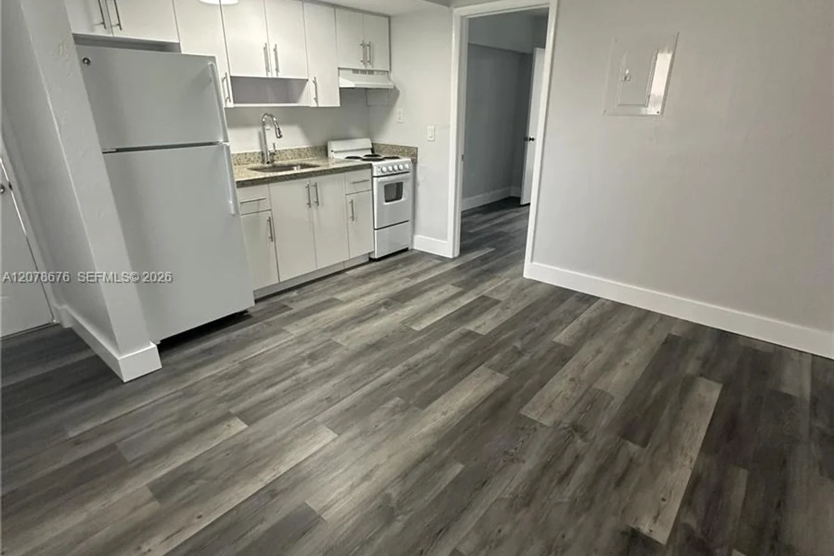 1208 Salzedo St #26, Coral Gables: photo 1 of 6