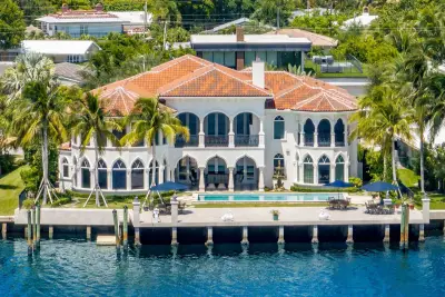 745 Middle River Dr, Fort Lauderdale: photo 1 of 34