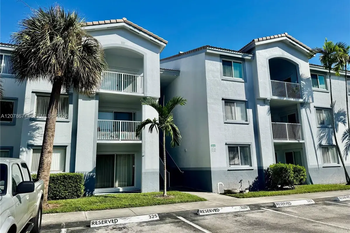 2640 S University Dr #113, Davie: photo 1 of 17