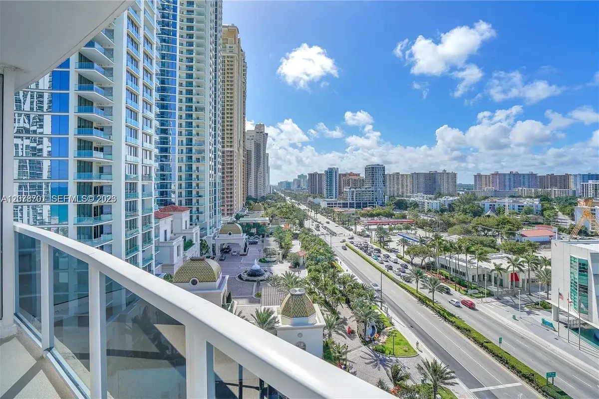 18001 Collins Ave #917, Sunny Isles Beach: photo 1 of 14