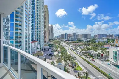 18001 Collins Ave #917, Sunny Isles Beach: photo 1 of 14