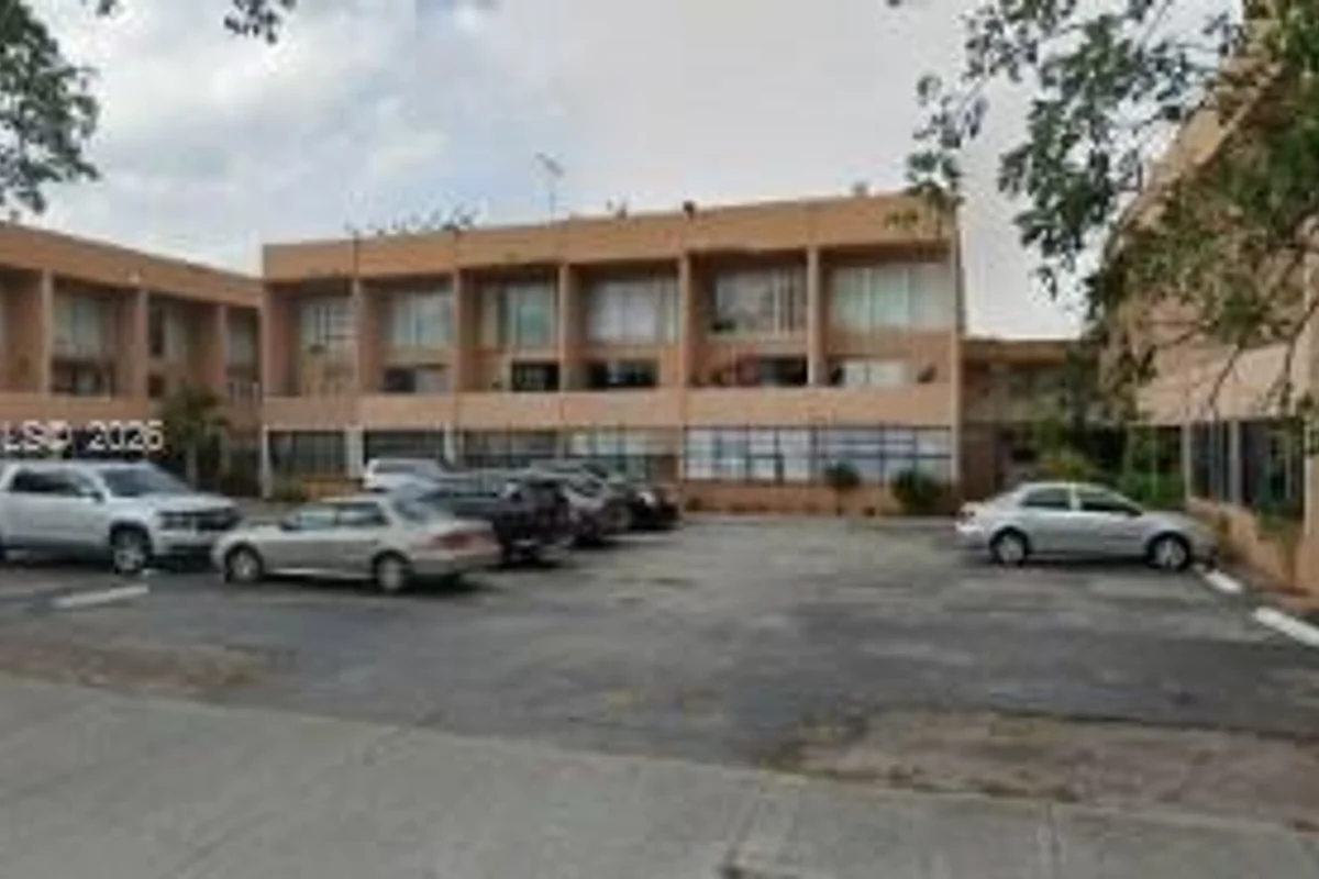 1305 W 46th St #221, Hialeah: photo 1 of 11