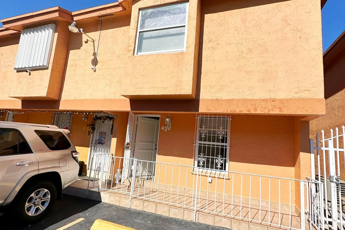 1701 W 42nd Pl #43, Hialeah: photo 1 of 38