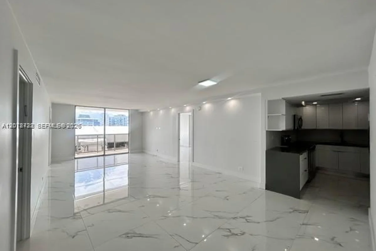 6039 Collins Ave #CU -1033, Miami Beach: photo 1 of 34
