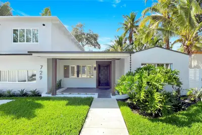 729 NE 17th Ter, Fort Lauderdale: photo 1 of 38