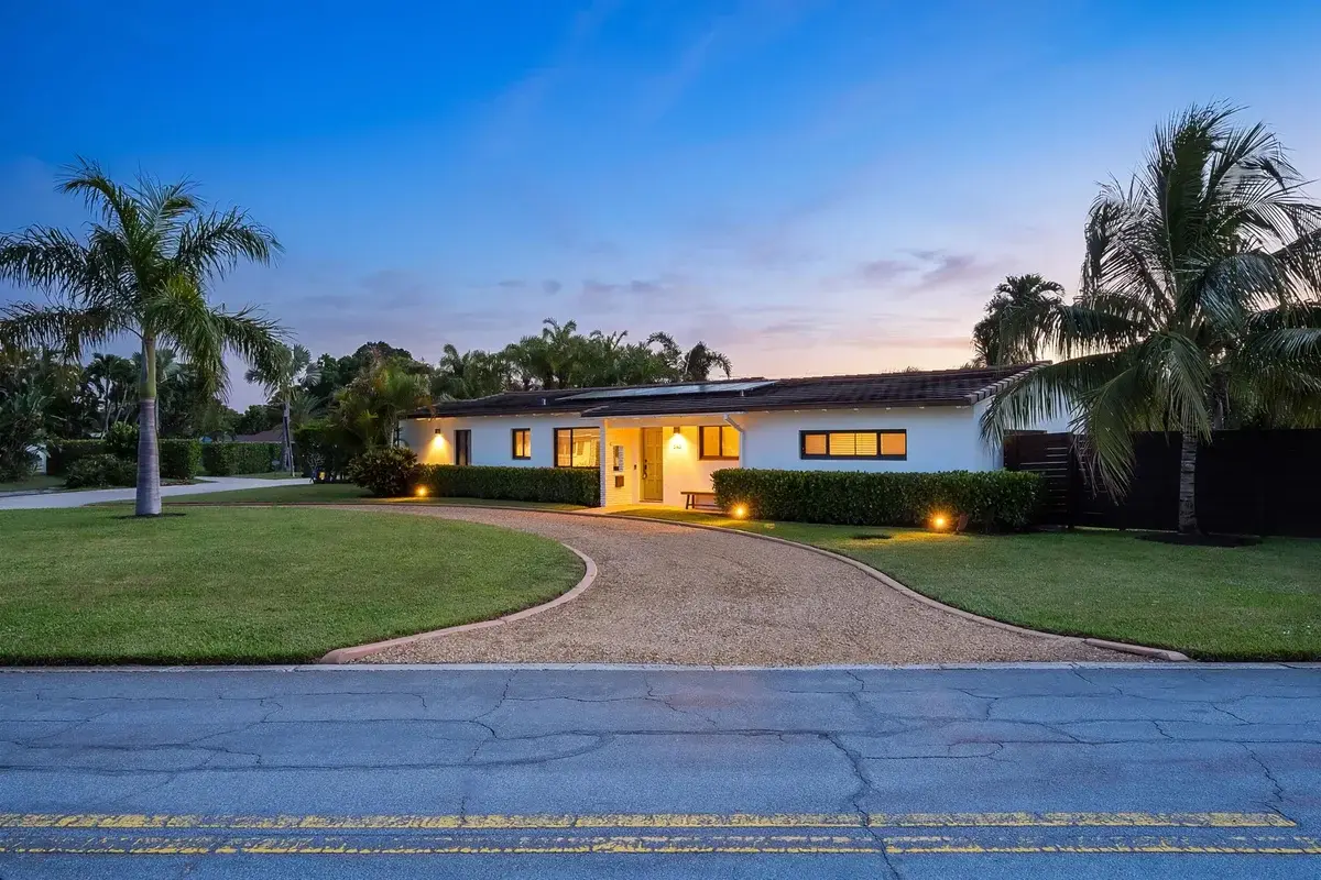 310 Orange Way, West Palm Beach: photo 1 of 8