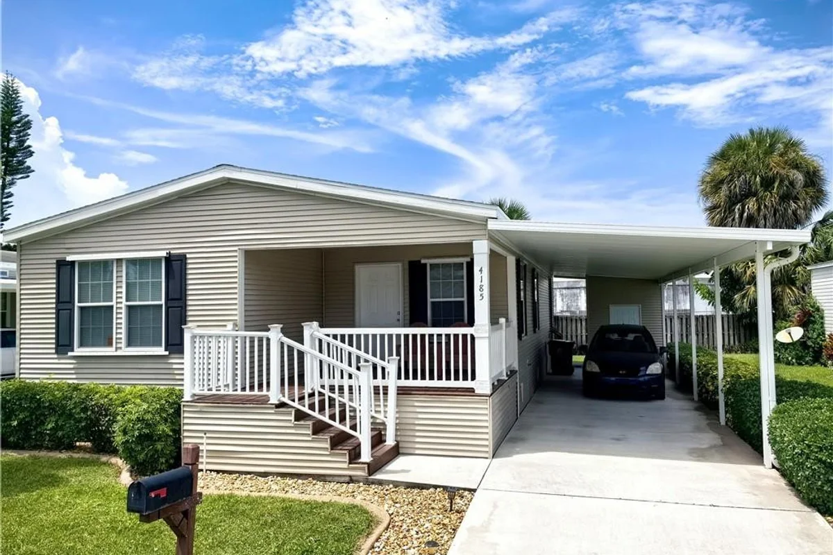 4185 2nd Ct, Lantana: photo 1 of 13
