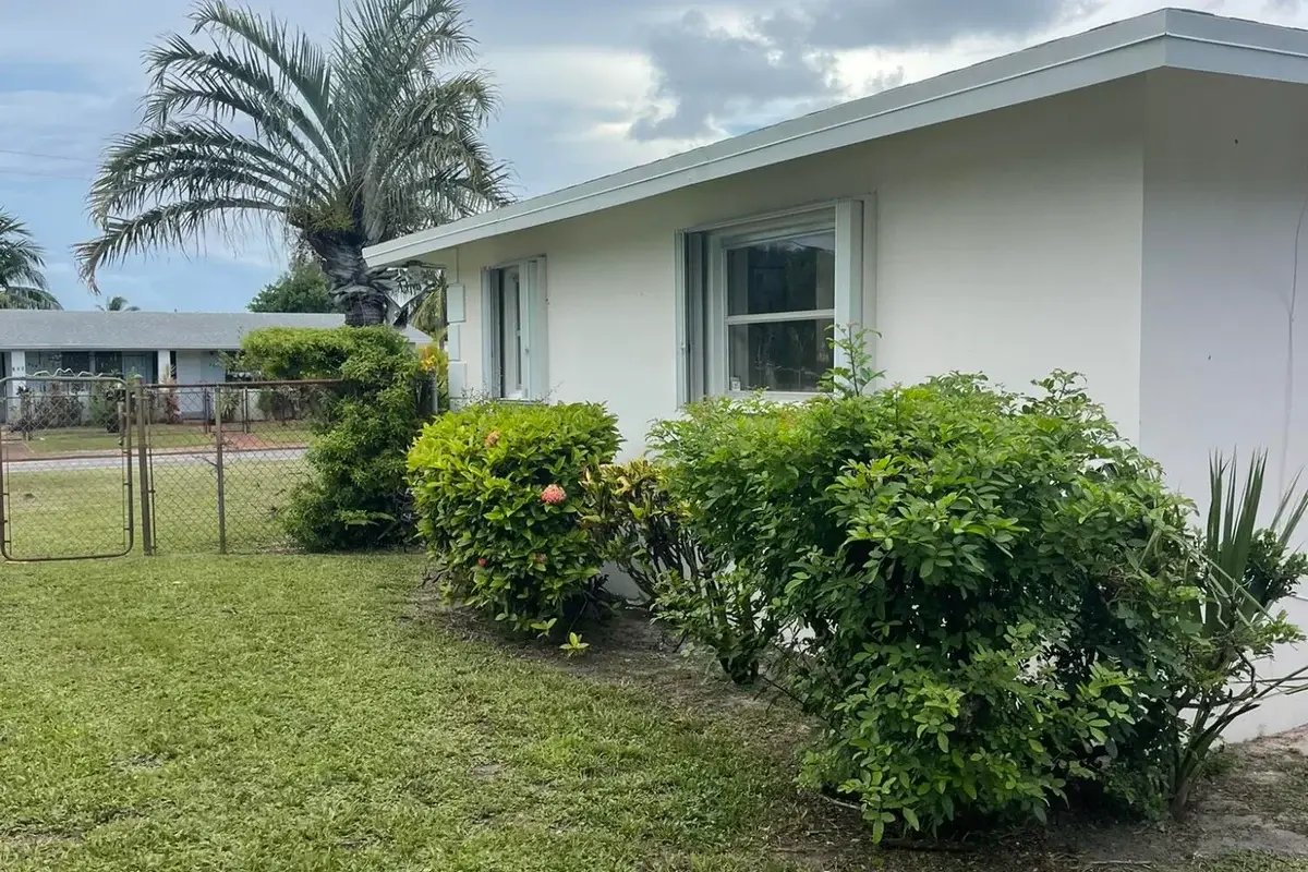 920 NW 3rd St, Boynton Beach: photo 1 of 26