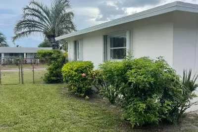 920 NW 3rd St, Boynton Beach: photo 1 of 26