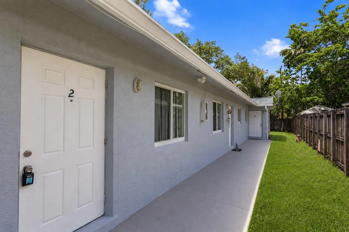 709 SW 13th Ave #2, Fort Lauderdale: photo 1 of 25