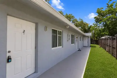709 SW 13th Ave #2, Fort Lauderdale: photo 1 of 25