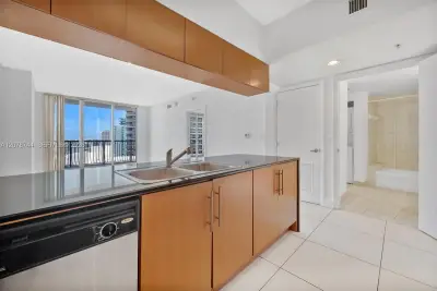 1750 N Bayshore Dr #4011, Miami: photo 1 of 20