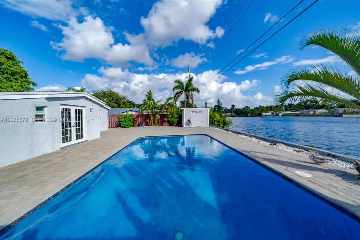 5900 N Farragut Dr, Hollywood: photo 1 of 47