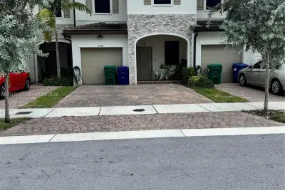 23461 SW 129th Pl, Homestead: photo 1 of 19