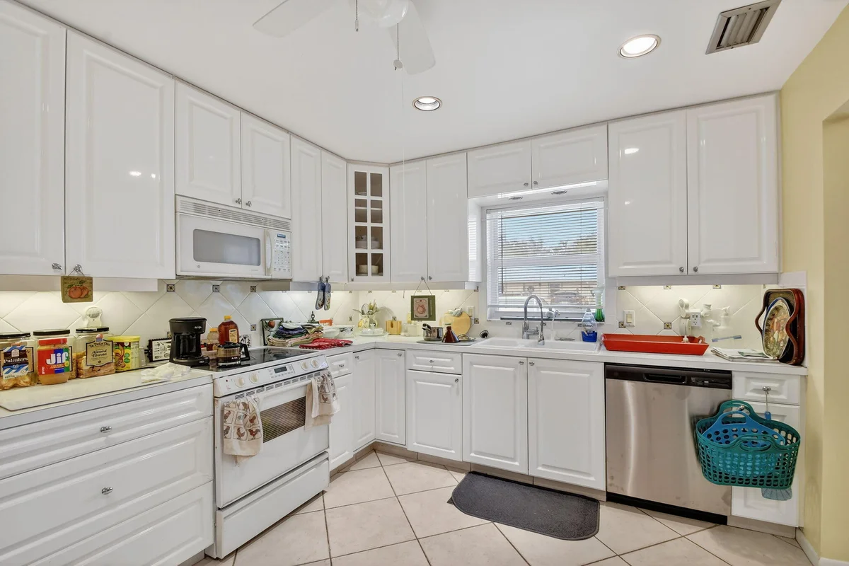 782 Nantucket Cir, Lake Worth: photo 1 of 31