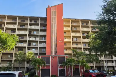 2206 S Cypress Bend Dr #504, Pompano Beach: photo 1 of 33