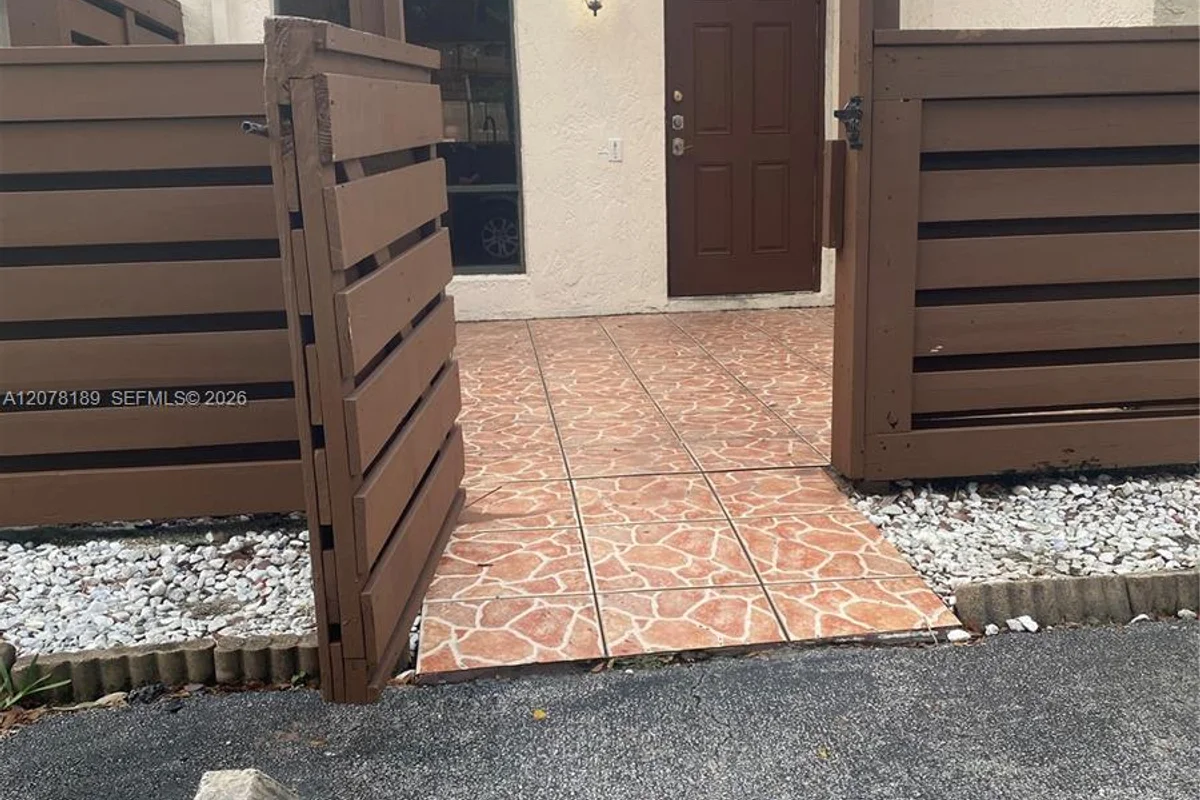 803 SW 119th Way, Davie: photo 1 of 8