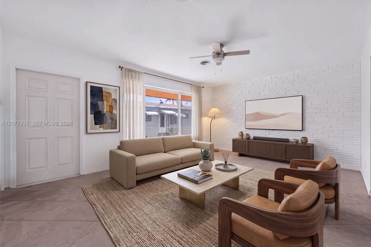 2209 Washington St #2, Hollywood: photo 1 of 32