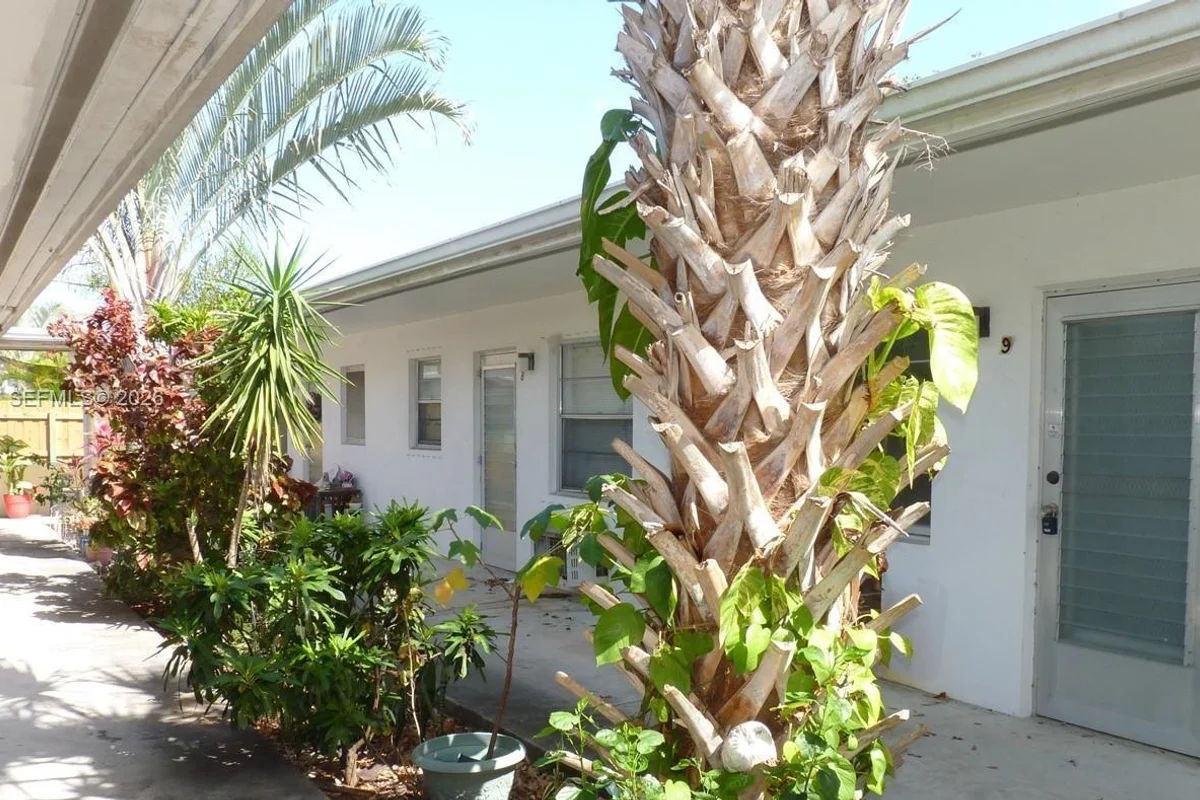 1746 N 3rd Ave N #10, Lake Worth: photo 1 of 9