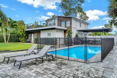 311 SE 3rd Ave, Delray Beach: photo 1 of 42