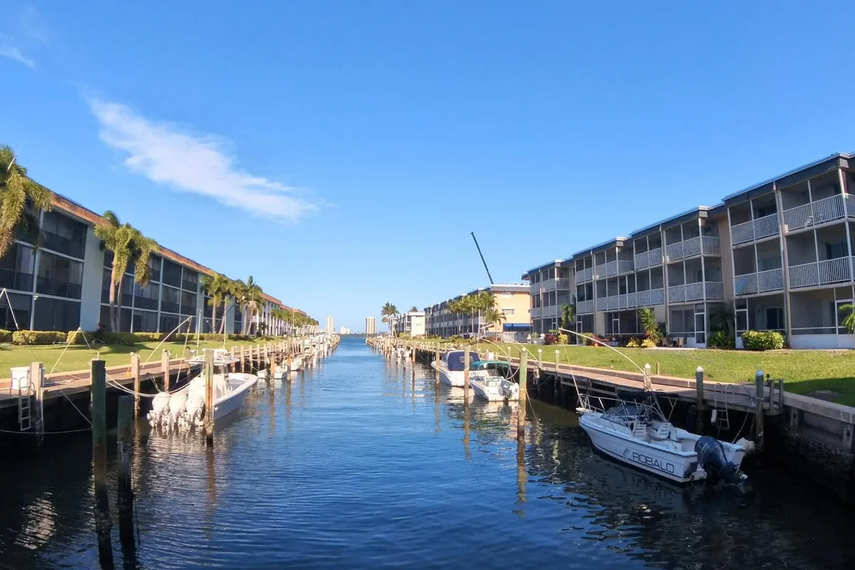236 Castlewood Dr #202, North Palm Beach: photo 1 of 13