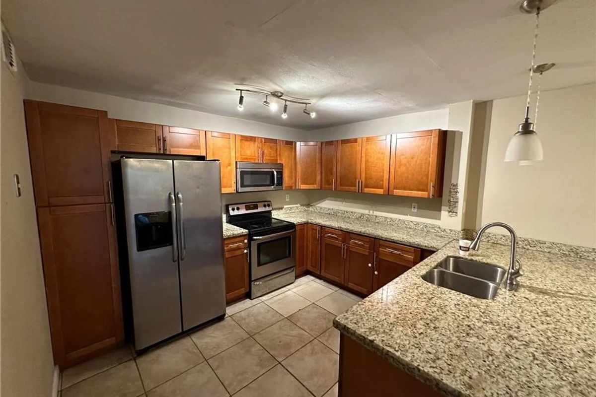 5614 Blueberry Ct #173, Lauderhill: photo 1 of 31