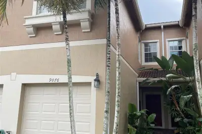 9076 Preston Pl, Tamarac: photo 1 of 17