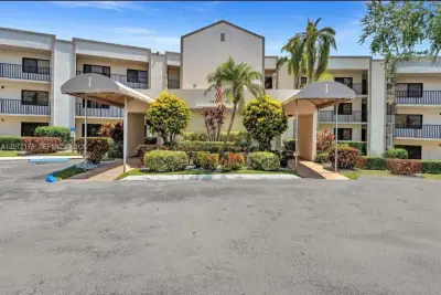 10847 W Clairmont Cir #302, Tamarac: photo 1 of 23