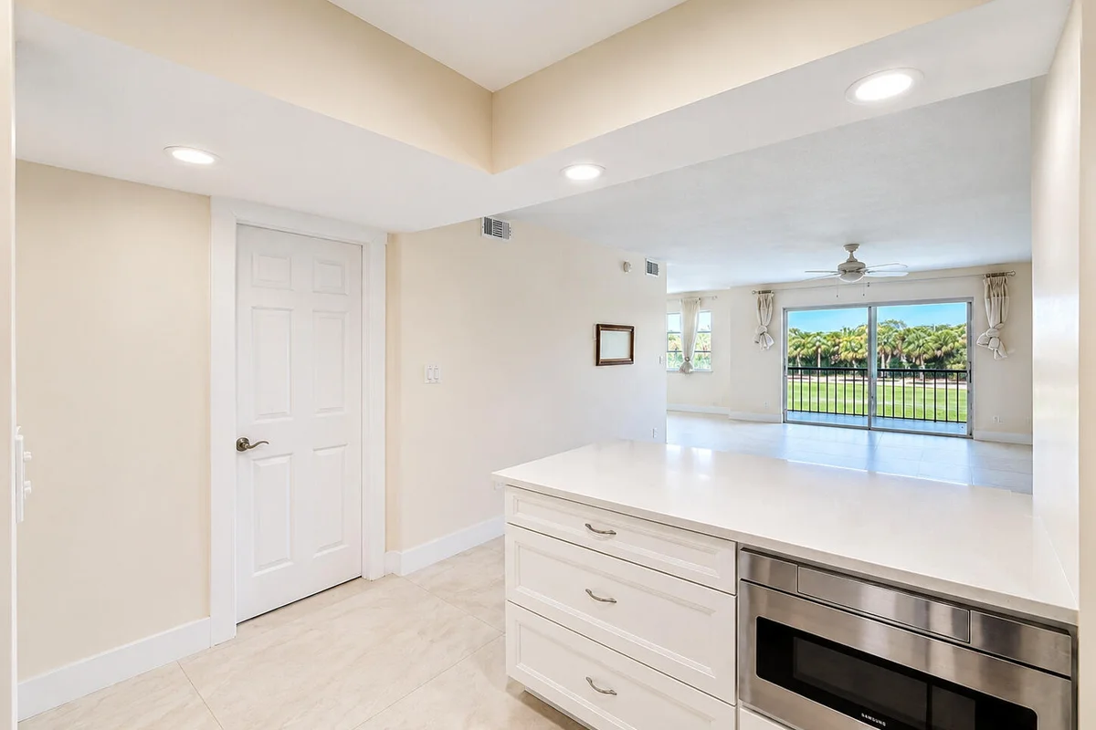 9411 N Hollybrook Lake Dr #310, Pembroke Pines: photo 1 of 16
