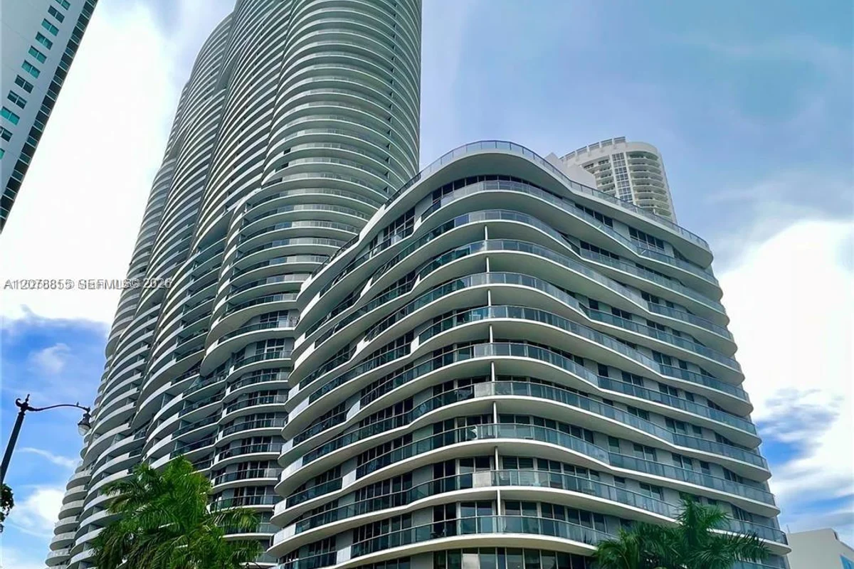 488 NE 18th St #3100, Miami: photo 1 of 25