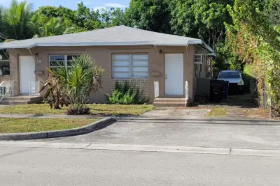 141 NE 168th St, North Miami Beach: photo 1 of 6