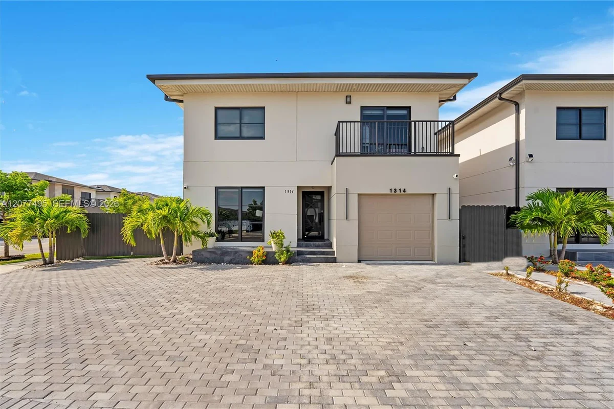 1314 NW 2nd Ter, Florida City: photo 1 of 35