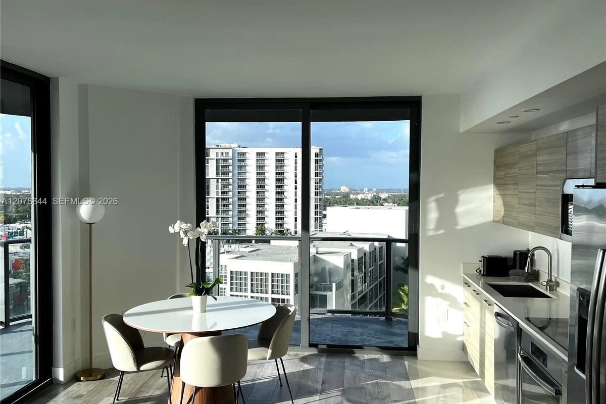 Condo in Miami: photo 1 of 25