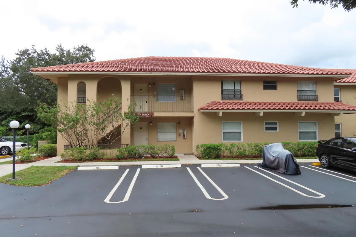 9180 NW 40th St, Coral Springs: photo 1 of 15