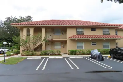 9180 NW 40th St, Coral Springs: photo 1 of 15