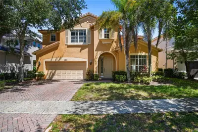 19143 Crystal St, Weston: photo 1 of 31