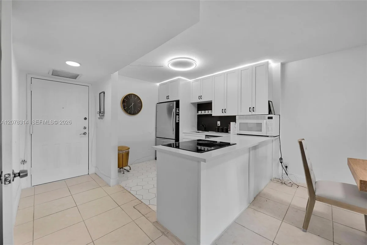 400 Leslie Dr #605, Hallandale Beach: photo 1 of 31