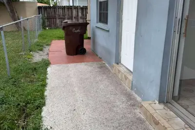 4796 E 10th Ave, Hialeah: photo 1 of 16
