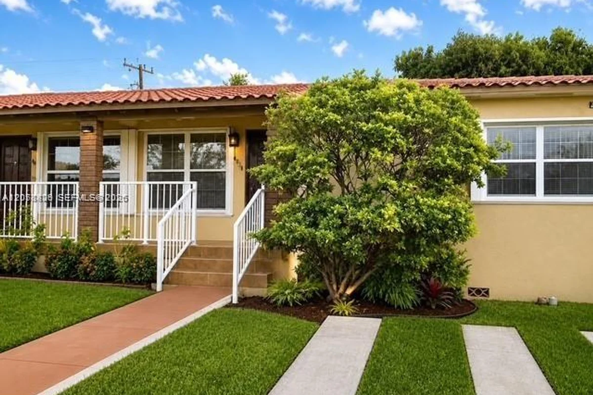 4038 SW 9th Ter, Miami: photo 1 of 8