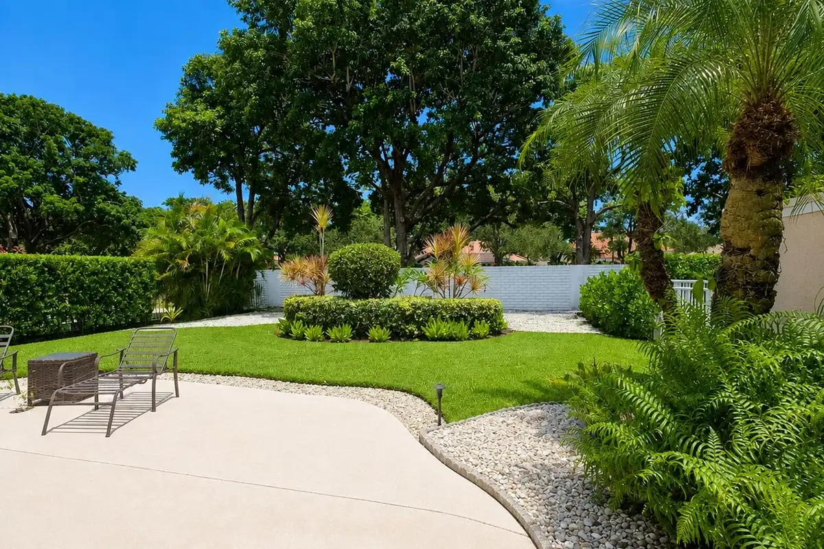 221 Green Point Cir, Palm Beach Gardens: photo 1 of 37