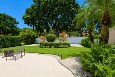 221 Green Point Cir, Palm Beach Gardens: photo 1 of 37