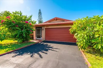 9843 NW 75th Ct NW, Tamarac: photo 1 of 26