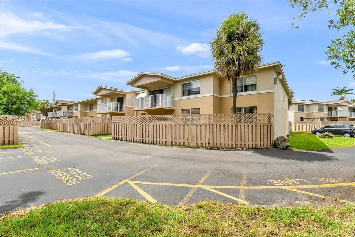 4140 NW 79th Ave #2B, Doral: photo 1 of 33