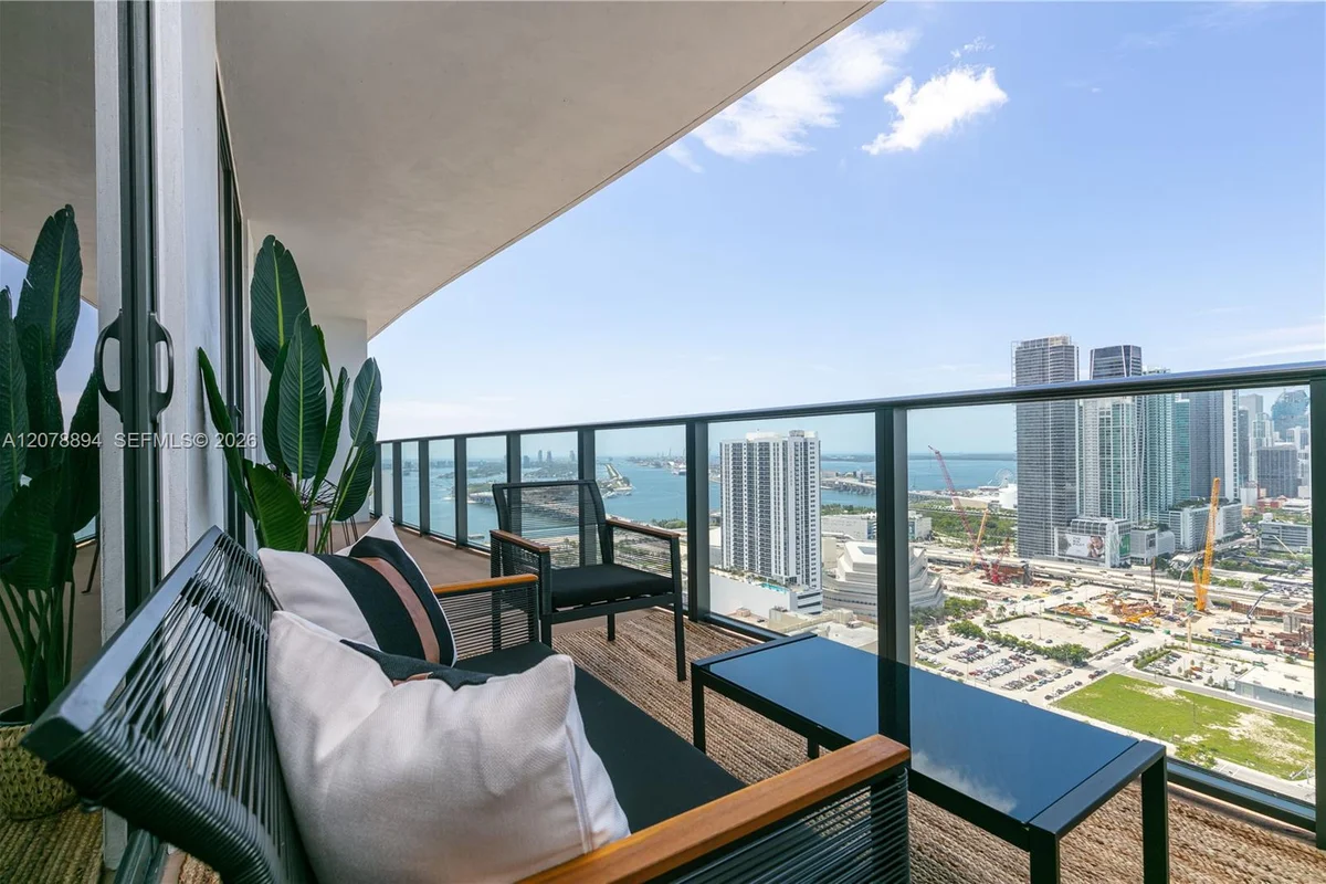 Condo in Miami: photo 1 of 34