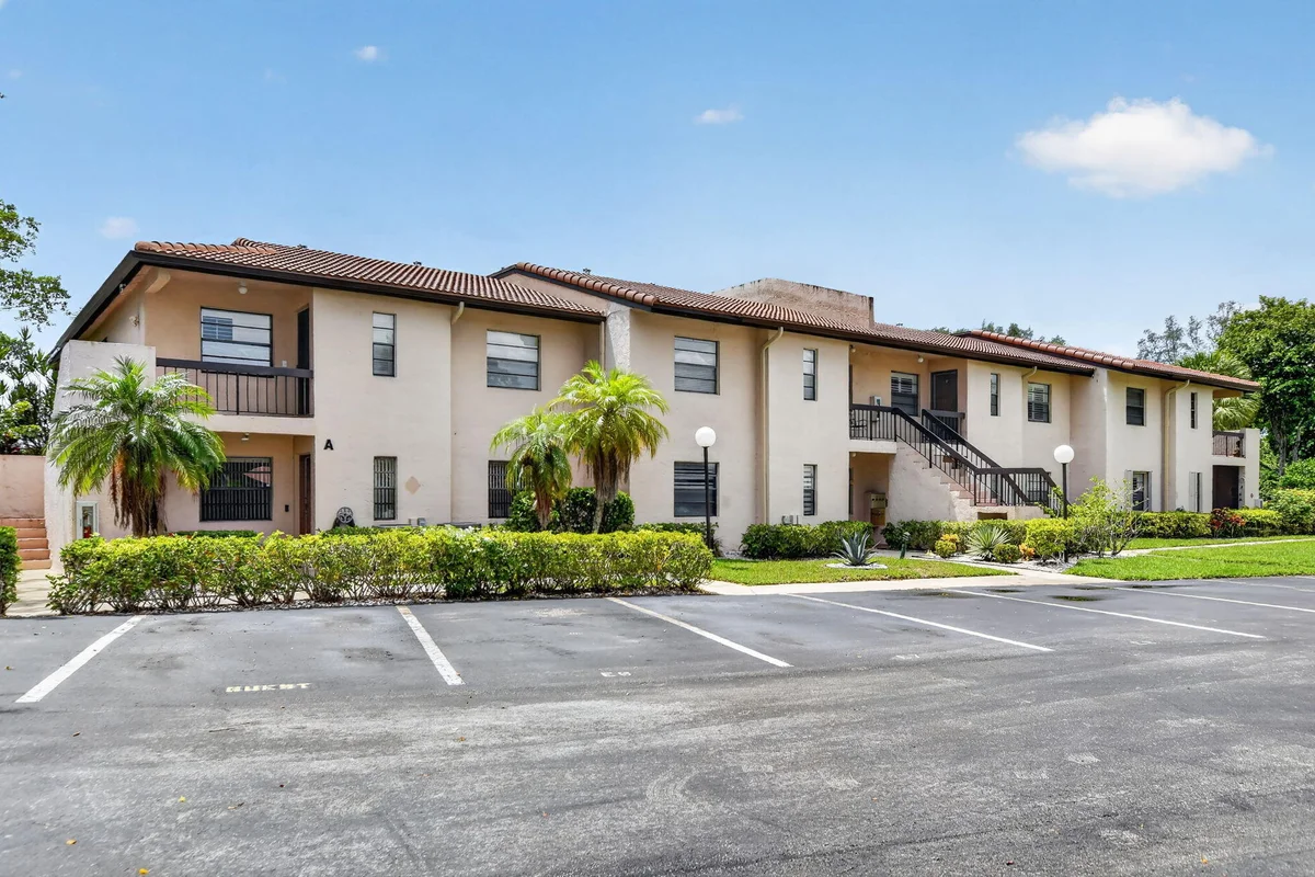9287 Vista Del Lago #13 D, Boca Raton: photo 1 of 48
