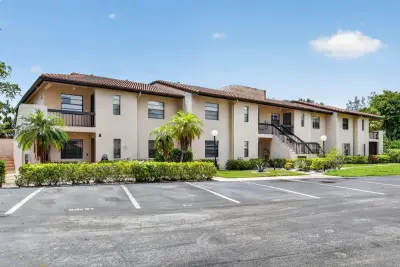 9287 Vista Del Lago #13 D, Boca Raton: photo 1 of 48